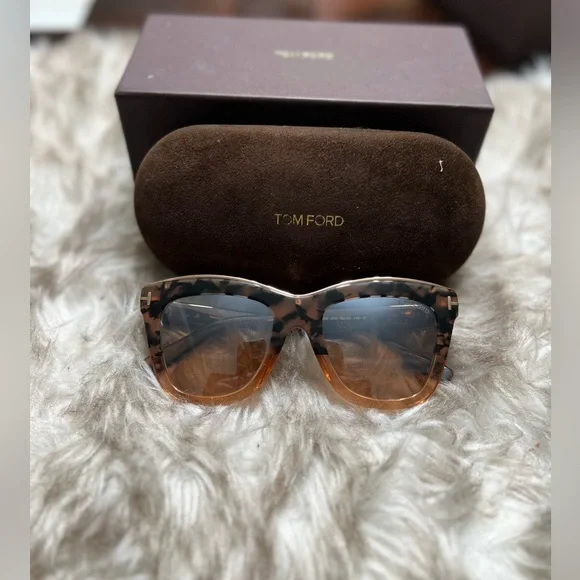 TOM FORD FT0685 JULIE SUNGLASSES - Havana fade to pink Tom Ford Julie FT0685 Sunglasses Female Fit Guide - YouTube main image 2